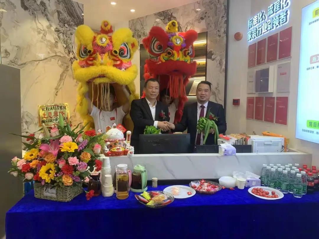 聽說，華美樂這2家店，開業(yè)第一天就被擠爆了！